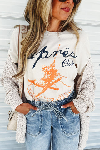Apres Club Graphic Tee - Simply Me Boutique