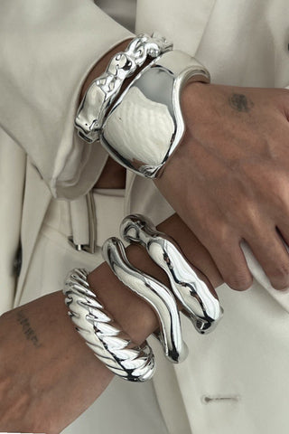 (Gold, Silver) Sculpted Edge Bangle Bracelet - Simply Me Boutique