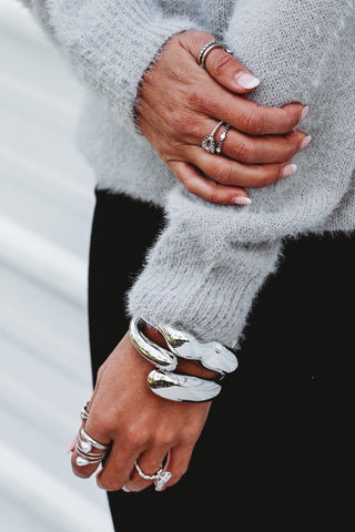 (Gold, Silver) Single Curved Bangle Bracelet - Simply Me Boutique