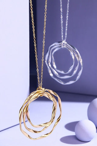 Gold Wavy Circle Pendant Necklace - Simply Me Boutique